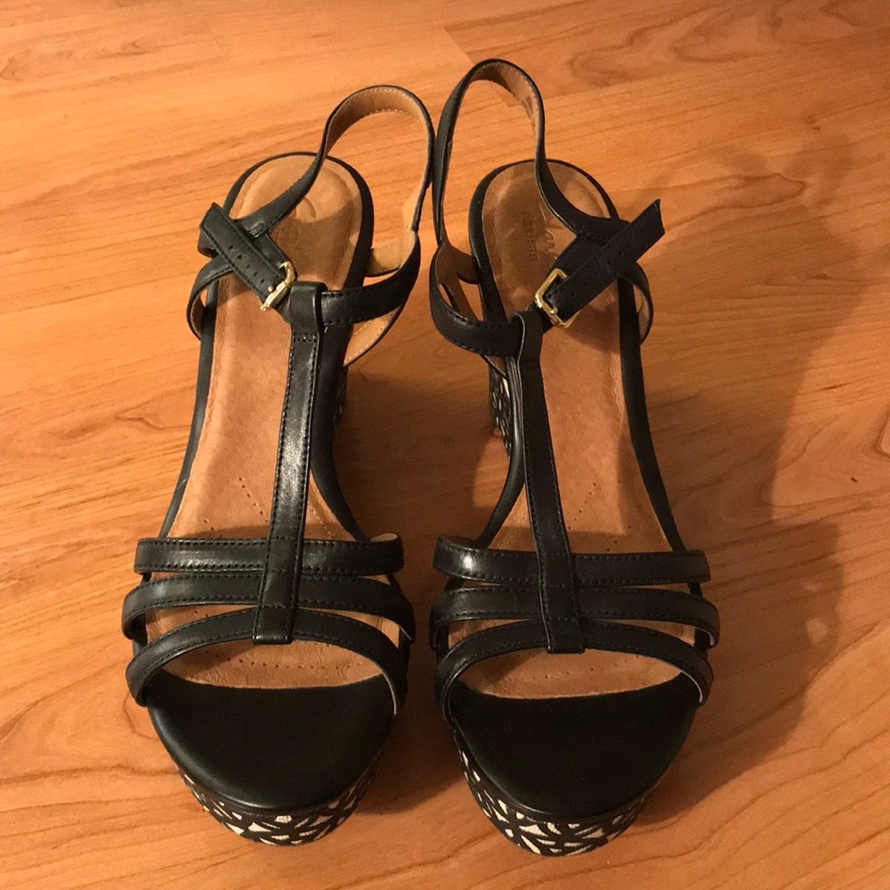Clark’s Artisan wedge Sandals with fun Design